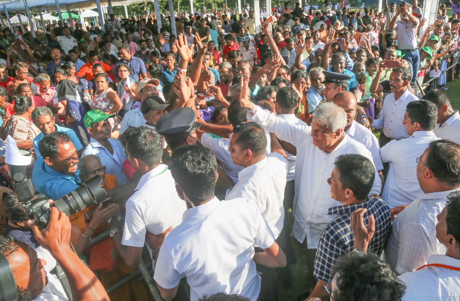 சஜித்தும் அநுரவும் சொல்வதில் எந்த உண்மையுமில்லை !