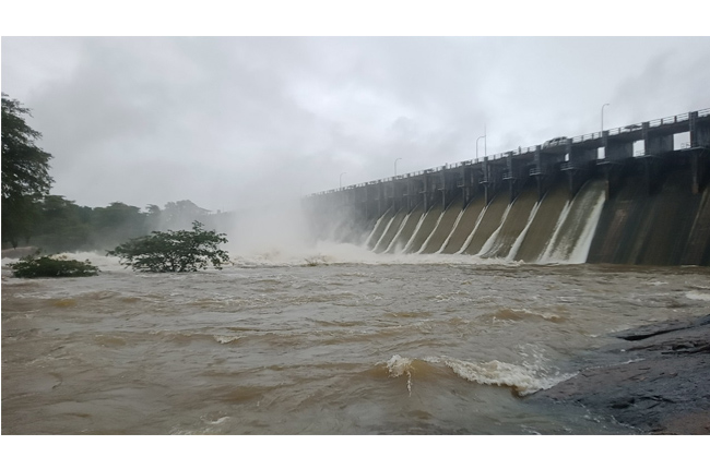 இராஜாங்கனை நீர்த்தேக்கத்தின் 10 வான் கதவுகள் திறப்பு