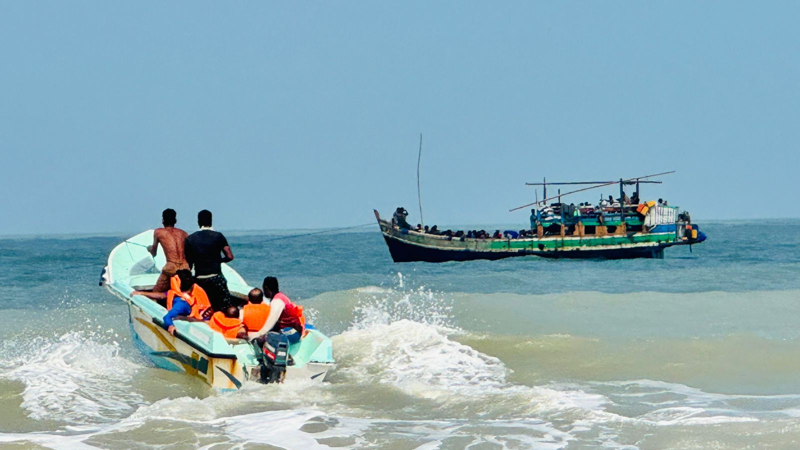 திருகோணமலை அஷ்ரப் துறைமுகத்தை வந்தடைந்த மியன்மார் அகதிகள் படகு