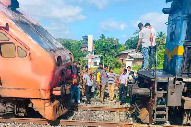 பெலியத்த ரயில் விபத்து தொடர்பில் மூன்று ஊழியர்கள் பணி இடை நீக்கம் !