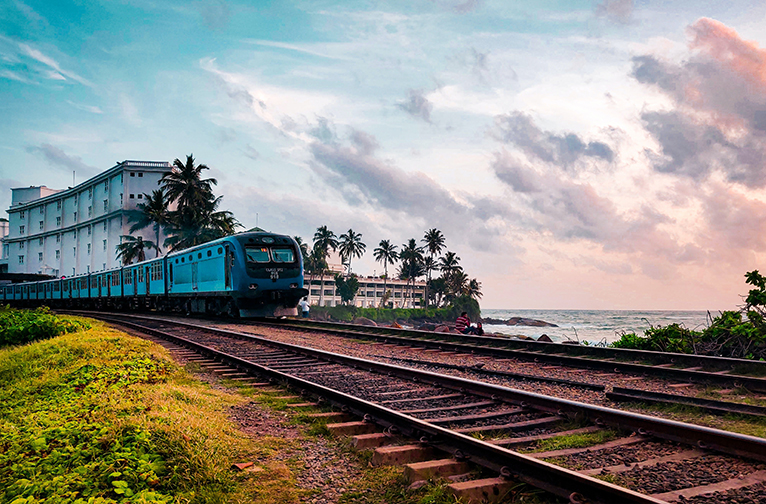 கடலோர ரயில் சேவையில் தாமதம்