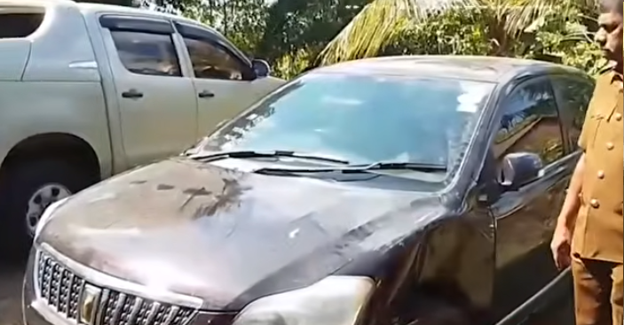 தெற்கு அதிவேக நெடுஞ்சாலையில் கைவிடப்பட்டசொகுசு கார் யாருடையது ? பொலிஸார் தீவிர விசாரணை