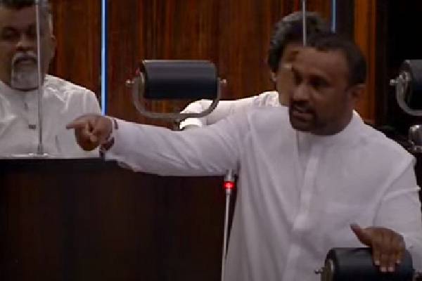 பிரதமரை பதவி விலக்கி, அவரின் அரசியலை முடிவுக்கு கொண்டு வருவதற்கு மக்கள் விடுதலை முன்னணி சதி