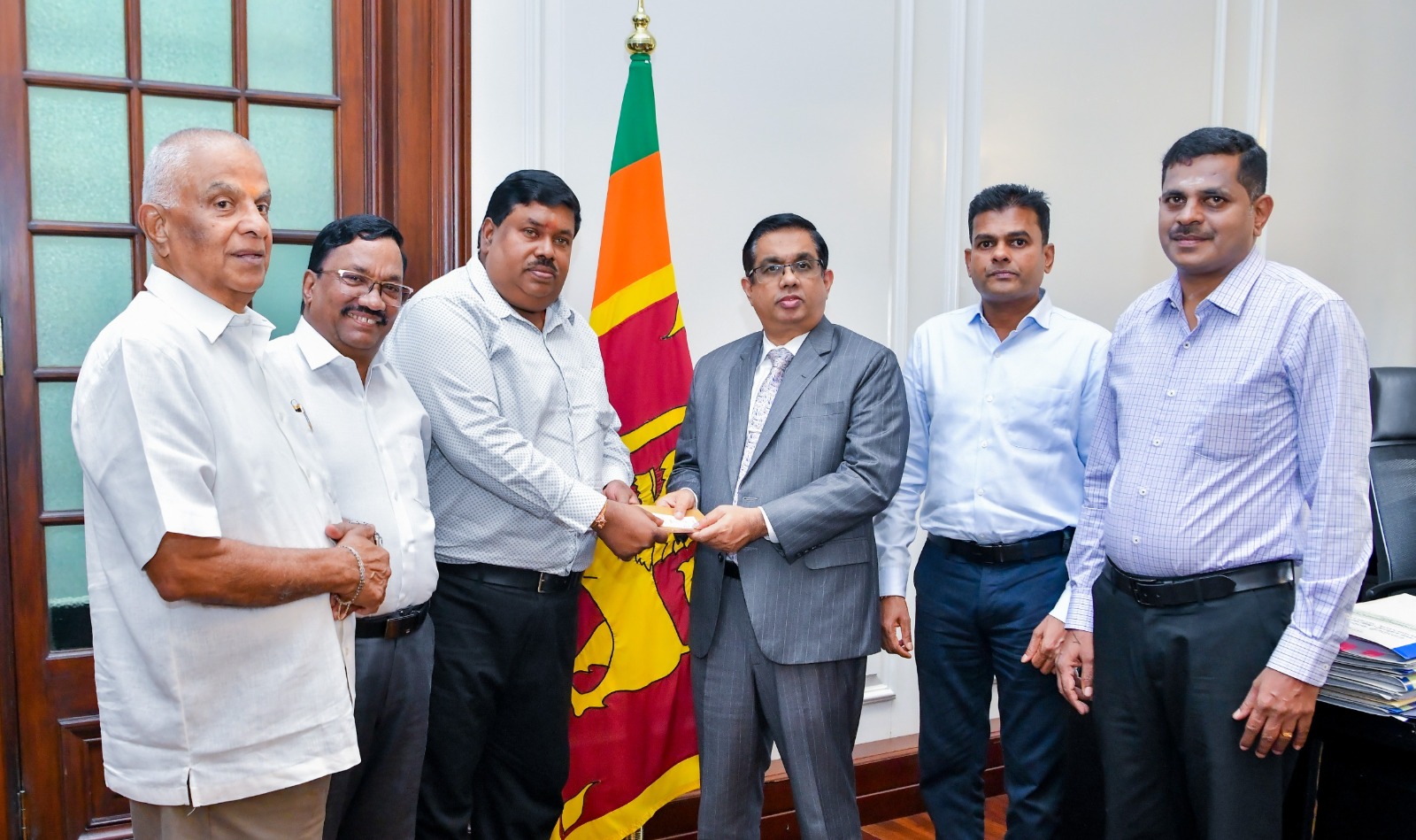 ‘Rebuilding Sri Lanka’ நிதியத்திற்கு Sri Lanka Jewellers Association இனால் நன்கொடை