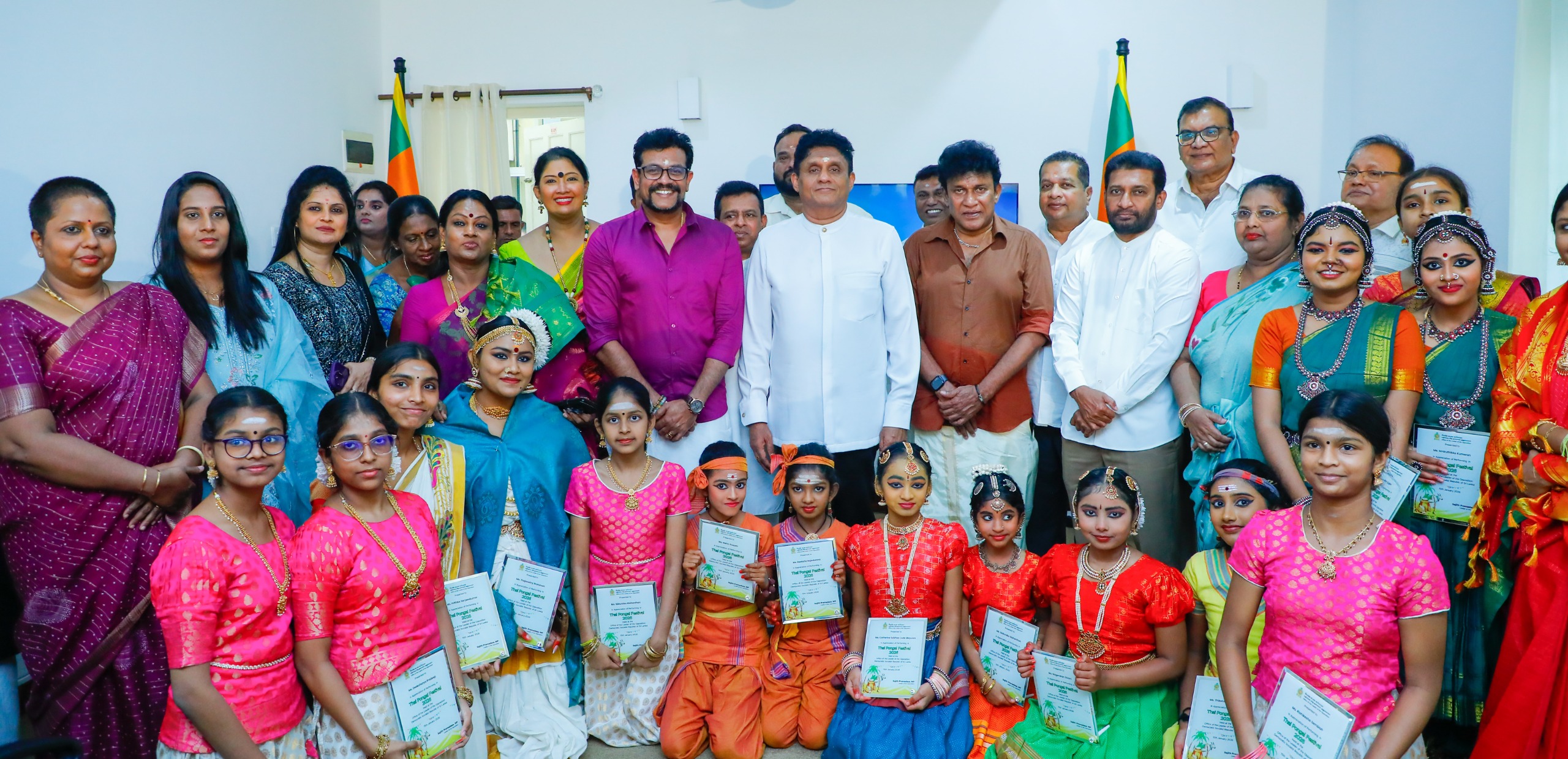 பிளவுகளிலிருந்து எழுந்து, அனைவரையும் ஒன்றுசேர்த்து வளமான எதிர்காலத்தைப் நோக்கி நாம் பயணிப்போம்