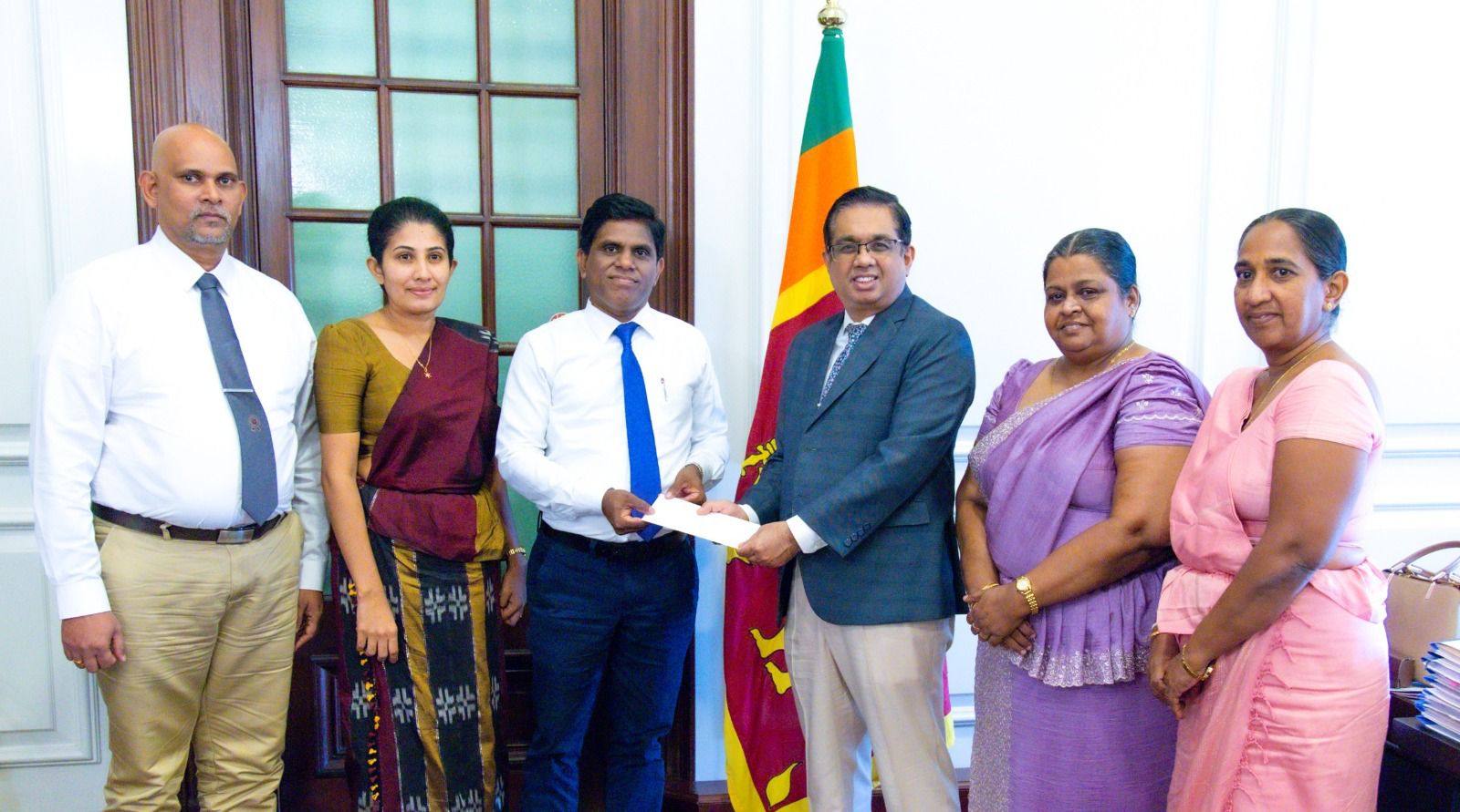 வடமேல் மாகாண சபை ஊழியர்களின் ஒரு நாள் சம்பளம் Rebuilding Sri Lanka நிதியத்திற்கு நன்கொடையாக வழங்கப்பட்டது
