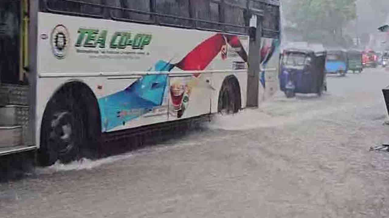காலியில் கனமழை ; பல வீதிகள் நீரில் மூழ்கின