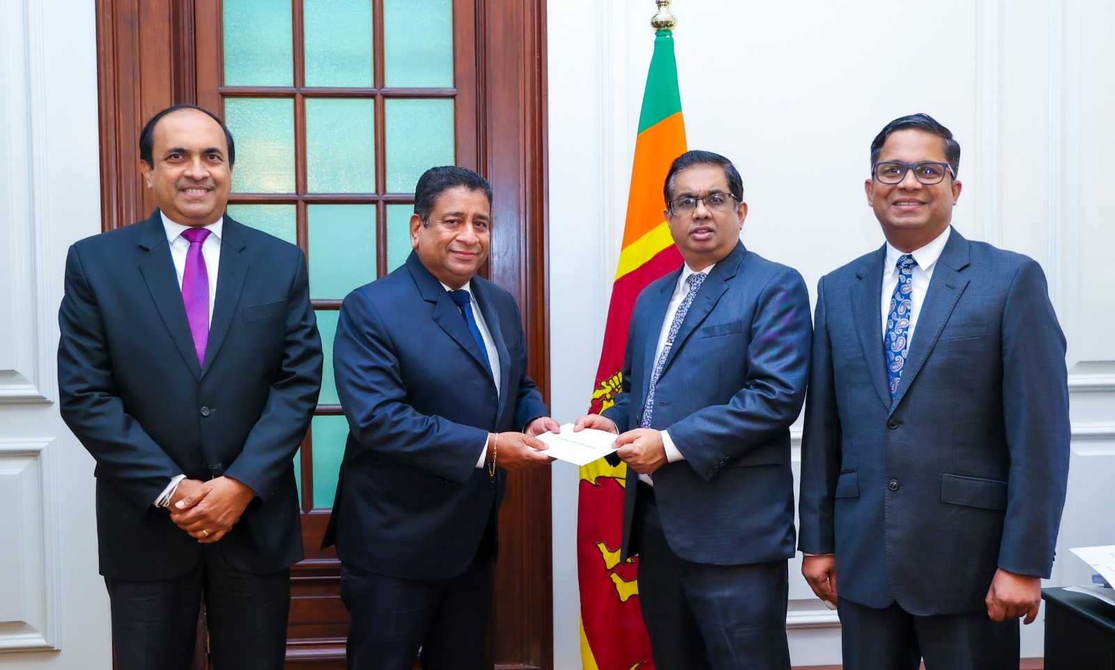 Rebuilding Sri Lanka நிதியத்திற்கு COLOMBO STOCK EXCHANGE (GL 12) இனால் நன்கொடை