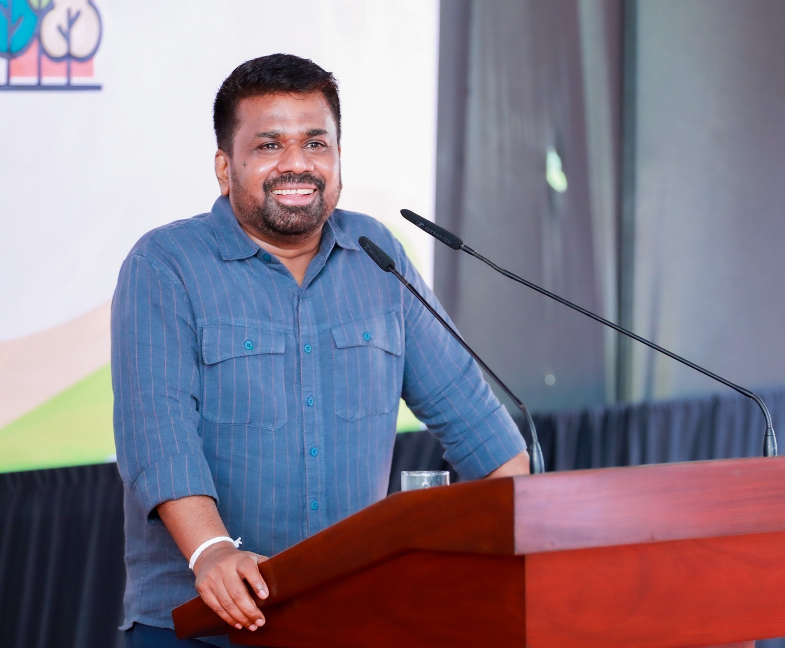 பெற்றோருக்கு சுமையோ, பிள்ளைகளுக்கு துயரமோ கொடுக்காத கல்வி முறையை நாட்டில் உருவாக்குவோம்