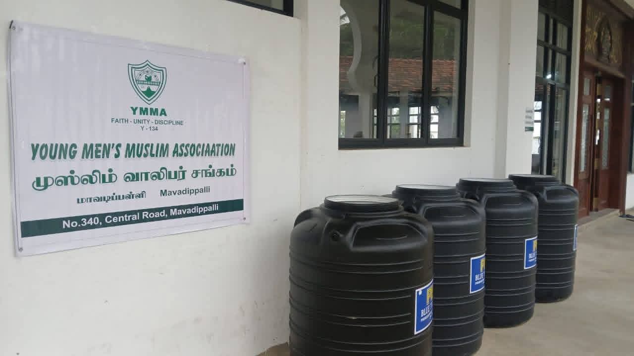 மாவடிப்பள்ளி மக்களுக்கு நீர்த்தாங்கிகள் வழங்கி வைப்பு