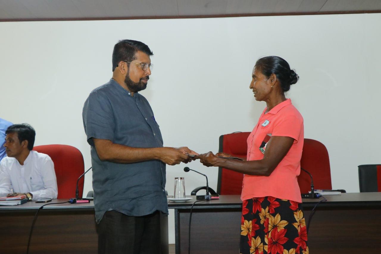“சொந்தமாக ஒரு இடம் அழகான வாழ்க்கை” திட்டத்தின் கீழ் மக்களுக்கு பல ஆண்டுகளுக்குப் பிறகு காணி உரிமை