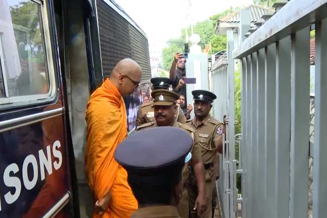 திருகோணமலை புத்தர் சிலை வழக்கு ; கஸ்ஸப தேரர் மற்றும் பலர் நீதிமன்றத்தில் ஆஜர்படுத்தப்பட உள்ளனர்