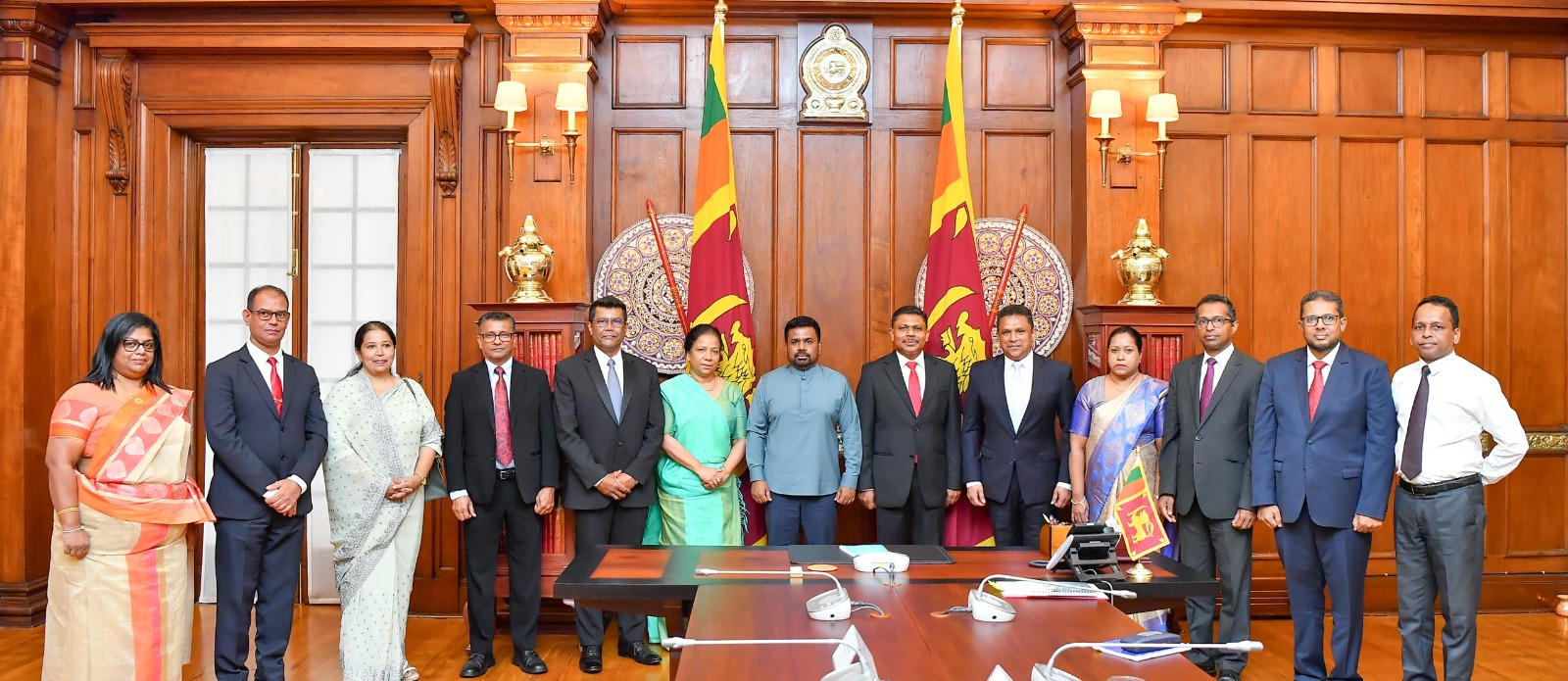 தூதுவர்கள், உயர்ஸ்தானிகர்கள் மற்றும் அரச பிரதிநிதிகள் 10 பேரின் நியமனங்களுக்கு உயர் பதவிகள் பற்றிய பாராளுமன்றக் குழு அனுமதி
