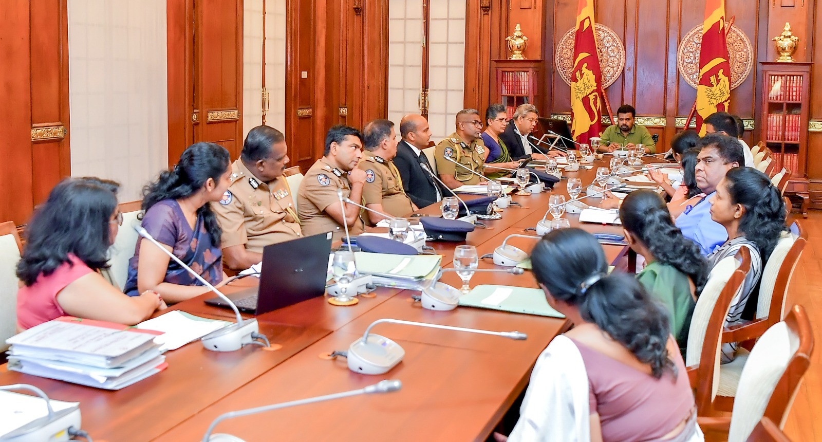 கைப்பற்றப்பட்ட போதைப்பொருட்களை விரைவாக அழிப்பதற்கான சட்டச் சிக்கல்களை நீக்க நியமிக்கப்பட்ட குழுவிற்கும் ஜனாதிபதிக்கும் இடையில் சந்திப்பு