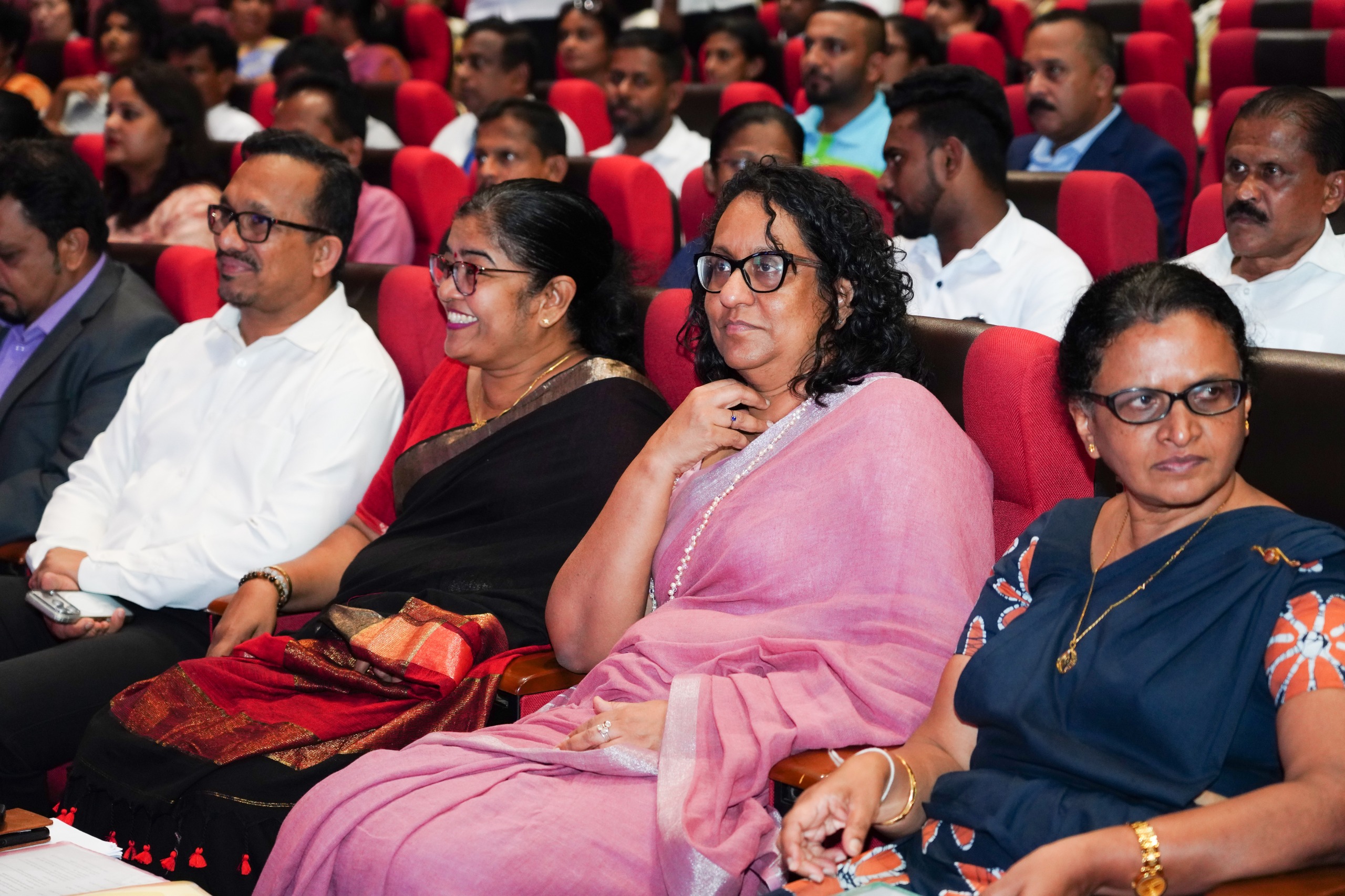 பெண்களின் உரிமைகளைச் சட்டத்திற்கு மாத்திரம் மட்டுப்படுத்தாது  நிஜ வாழ்க்கையிலும் அவற்றை உறுதிப்படுத்துவதே அரசாங்கத்தின் பொறுப்பாகும்