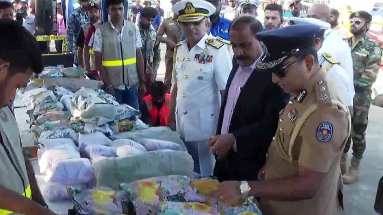தேவேந்திரமுனை அருகே பலநாள் மீன்பிடி படகில் 123 கிலோ ஹெரோயின் கைப்பற்றப்பட்டது