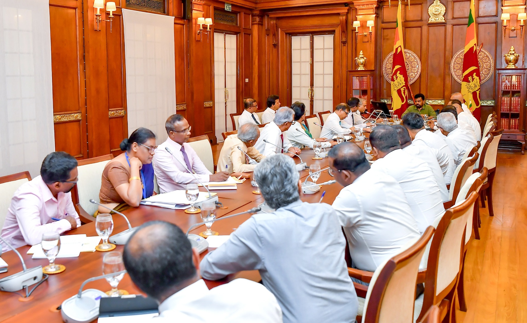 ஜனாதிபதிக்கும் விவசாய அமைச்சின் அதிகாரிகள் மற்றும் உர இறக்குமதியாளர்களுக்கும் இடையில் கலந்துரையாடல்