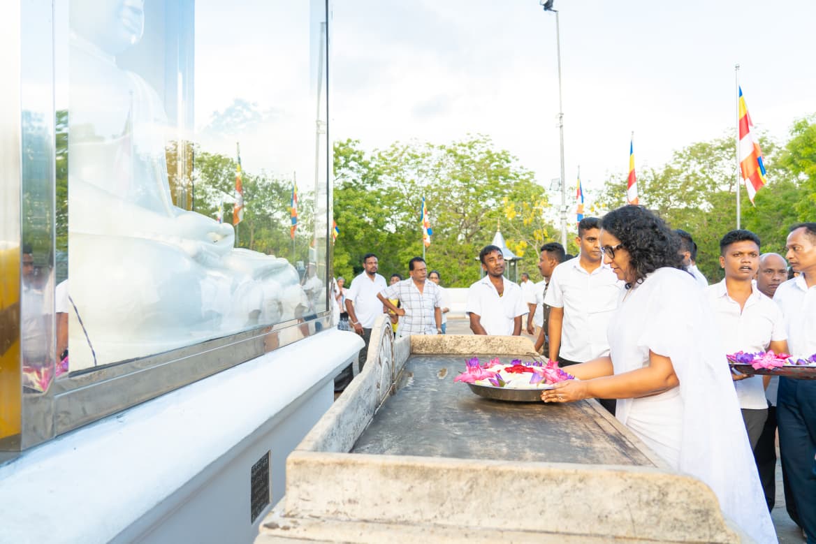 பிரதமர் வரலாற்று சிறப்புமிக்க கதிர்காமம் புனிதத் தலத்தை வழிபட்டார்