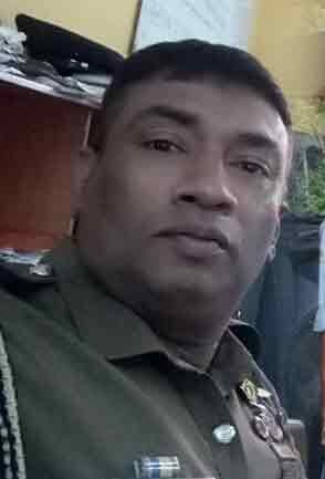 மோதலை தடுக்கச் சென்ற சென்ற பொலிஸ் உத்தியோகத்தர் கத்தி குத்தில் உயிரிழப்பு                                                   வலஸ்முல்லயில் சம்பவம் – நாளை இறுதிச்சடங்குகள்