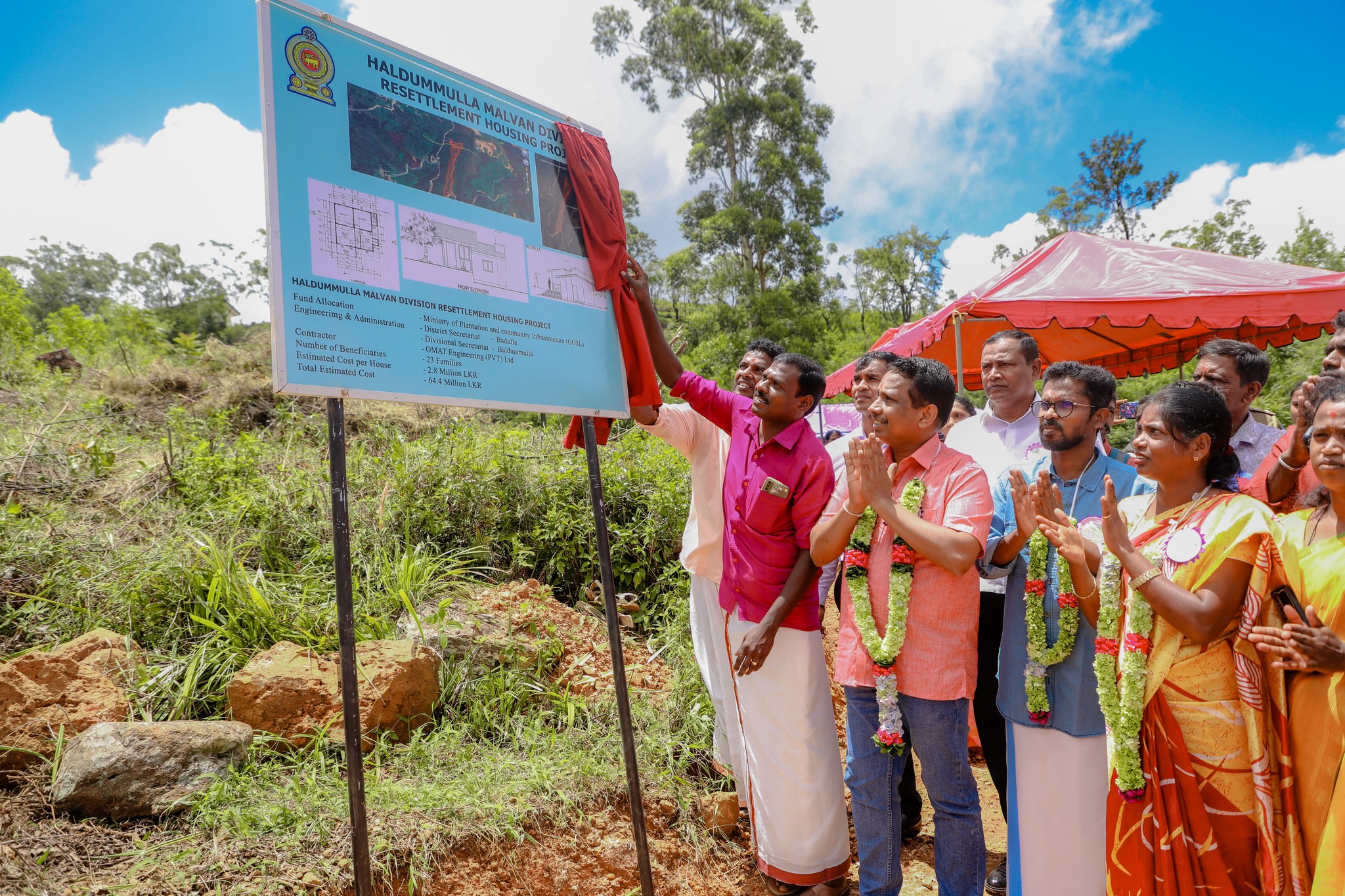 மலையக மகிழ்ச்சி திட்டத்தின் கீழ் பதுளை மாவட்டத்தில் புதிய வீடுகளுக்கு அடிக்கல் நாட்டப்பட்டது