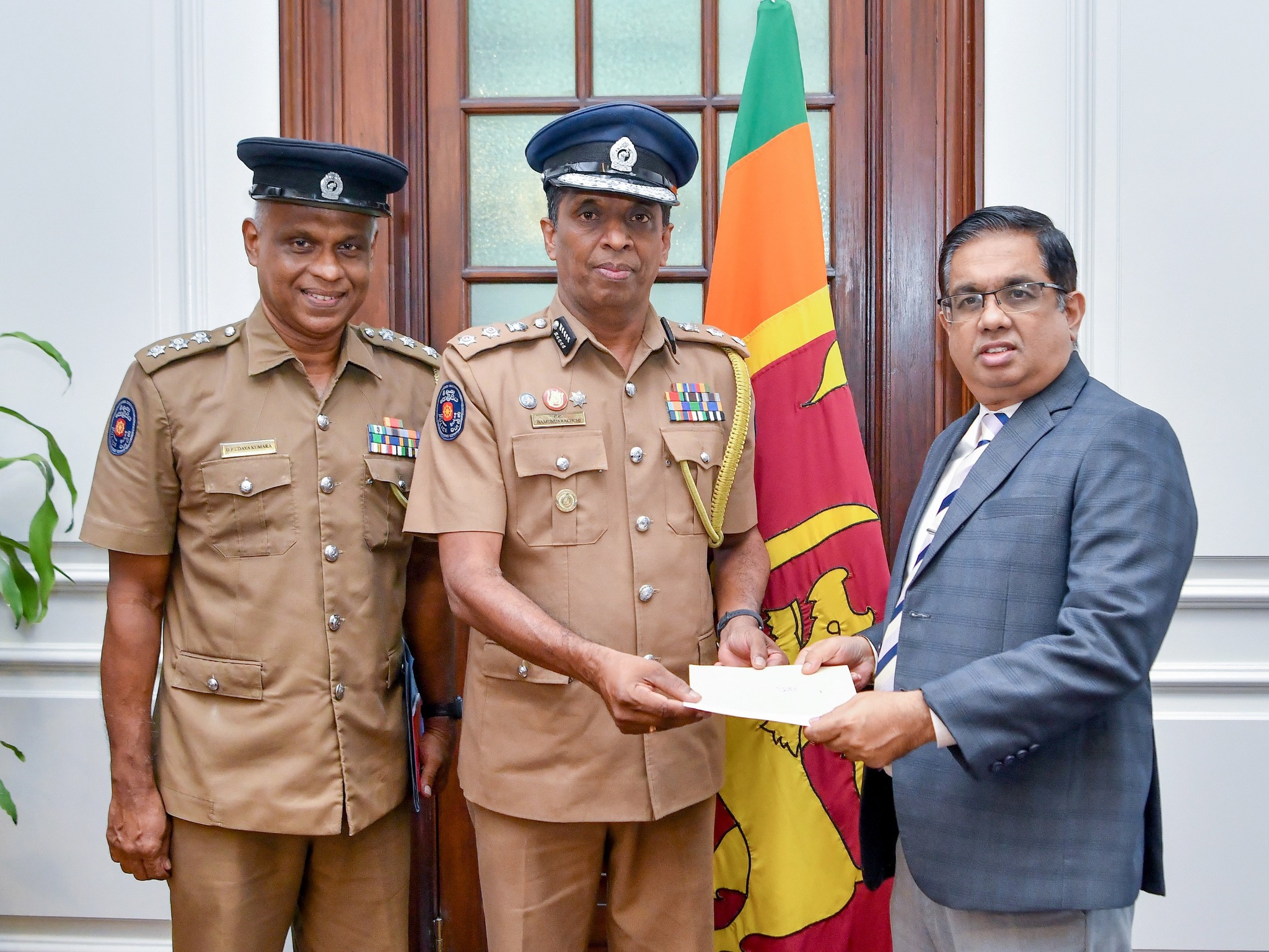 ‘Rebuilding Sri Lanka’ நிதியத்திற்கு பொலிஸ் உத்தியோகத்தர்களின் ஒரு நாள் சம்பளத்திலிருந்து  நிதிநன்கொடை