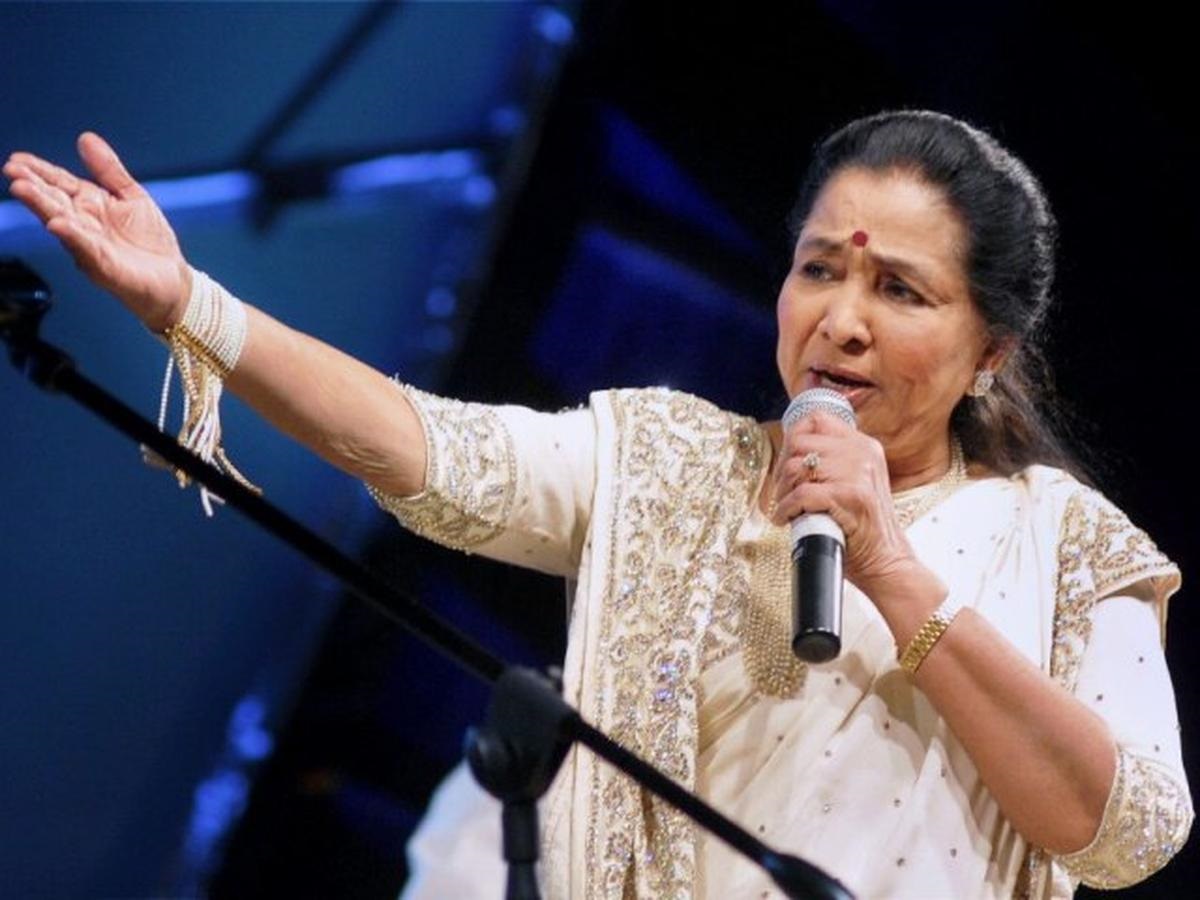 பிரபல ஹிந்தி பாடகி ஆஷா போஸ்லேயின் உடல்நிலை கவலைக்கிடம் – வைத்தியசாலையில் அனுமதி