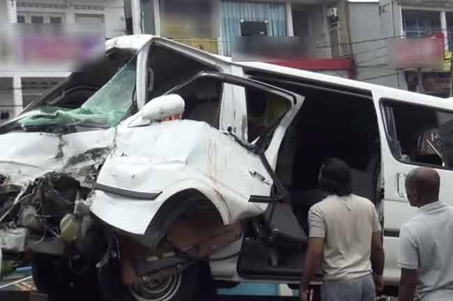 தெற்கு அதிவேக நெடுஞ்சாலையில் விபத்து – பத்து பேர் வைத்தியசாலையில்
