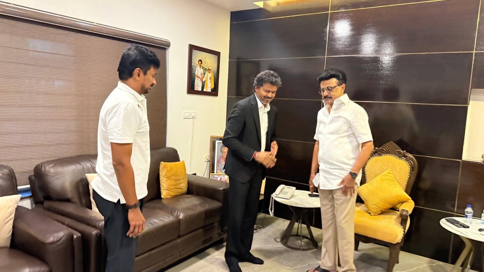 இந்திய அரசியலே வியந்து பார்க்கும் திருப்பம் ; MK.ஸ்டாலினுடன் CM விஜய் சந்திப்பு