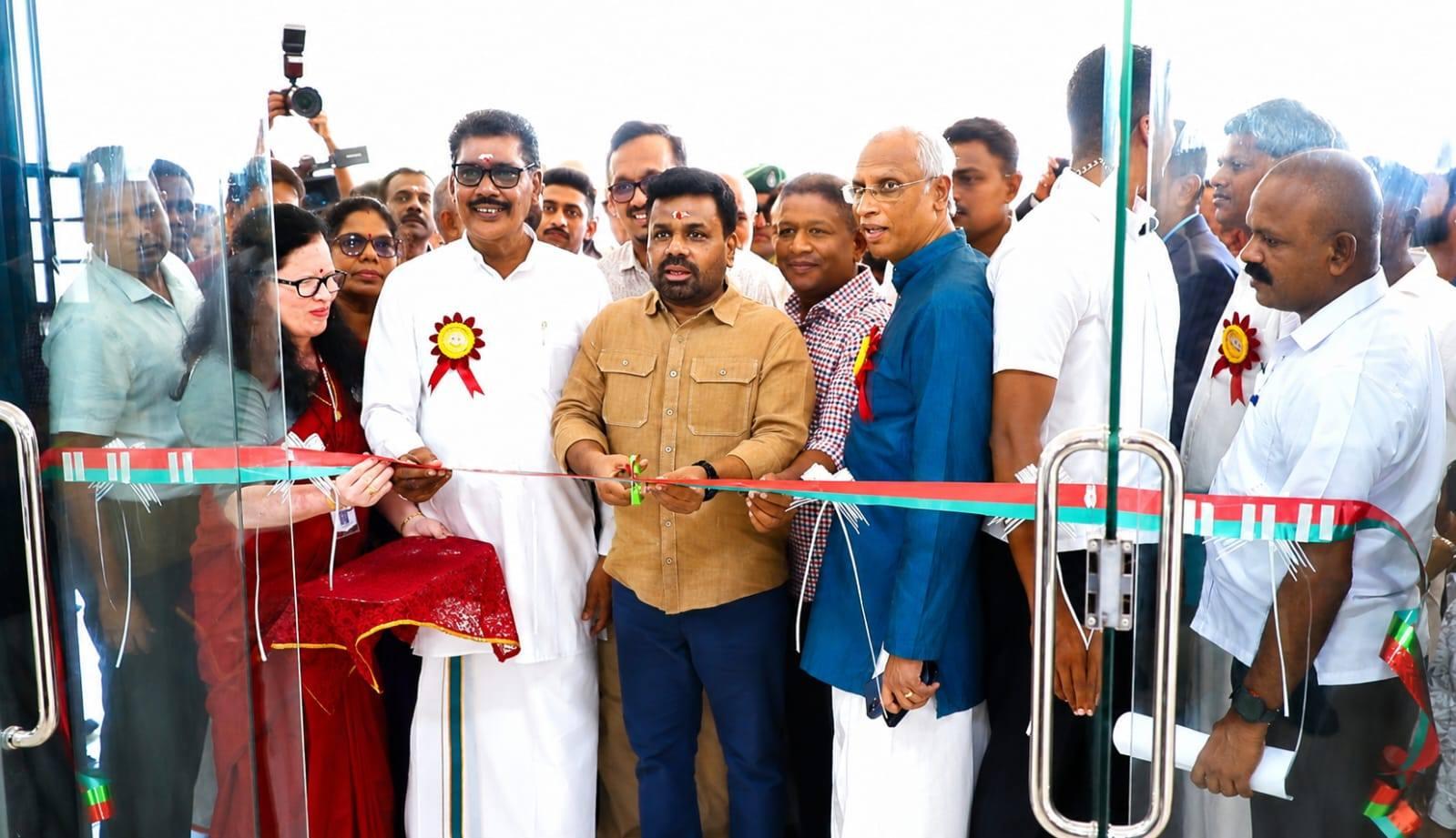 மட்டக்களப்பு பொது நூலகத்தை உத்தியோகபூர்வமாக திறந்துவைத்தார் ஜனாதிபதி மட்டக்களப்பு பொது நூலகத்தை உத்தியோகபூர்வமாக திறந்துவைத்தார் ஜனாதிபதி