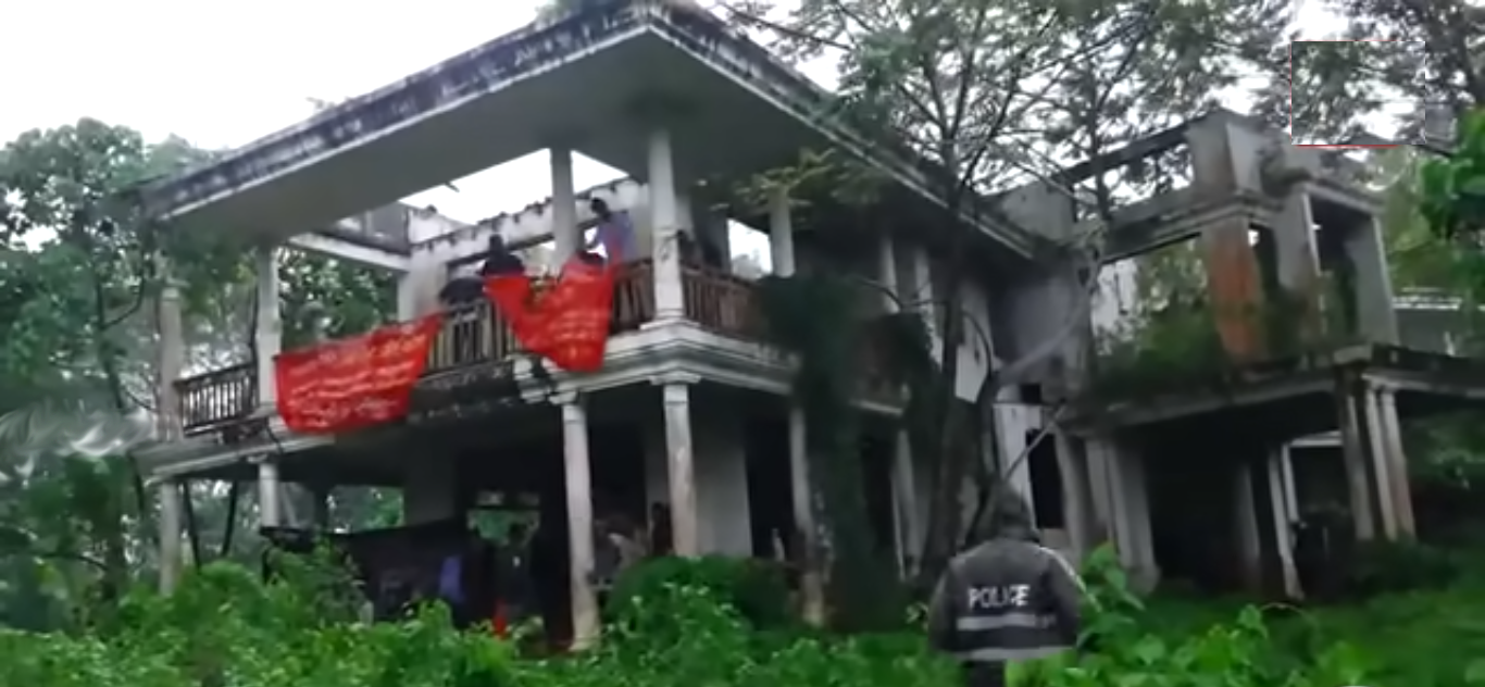 பசில் ராஜபக்ஷவிற்கு சொந்தமானது எனக் கூறப்படும்மல்வானே வீட்டிற்குள் நுழைந்த பலக்லைக்கழக மாணவர்களை வெளியேற்றக்கோரி முறைப்பாடு