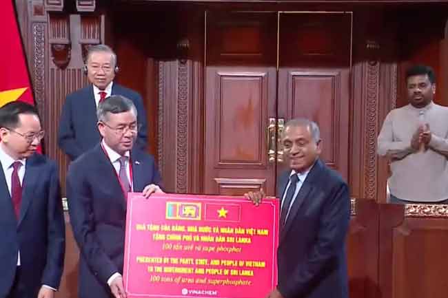 வியட்நாமிடமிருந்து இலங்கைக்கு 100 மெட்ரிக் தொன் உர மானியம்