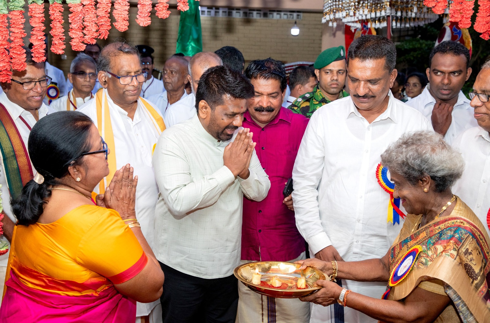 தேசிய ஒற்றுமைக்காக எடுக்கப்பட்ட உறுதியான நடவடிக்கைகளில் இருந்து எக்காரணம் கொண்டும் பின்வாங்க மாட்டோம் – கம்பன் விழாவில் கலந்துகொண்ட ஜனாதிபதி தெரிவிப்பு