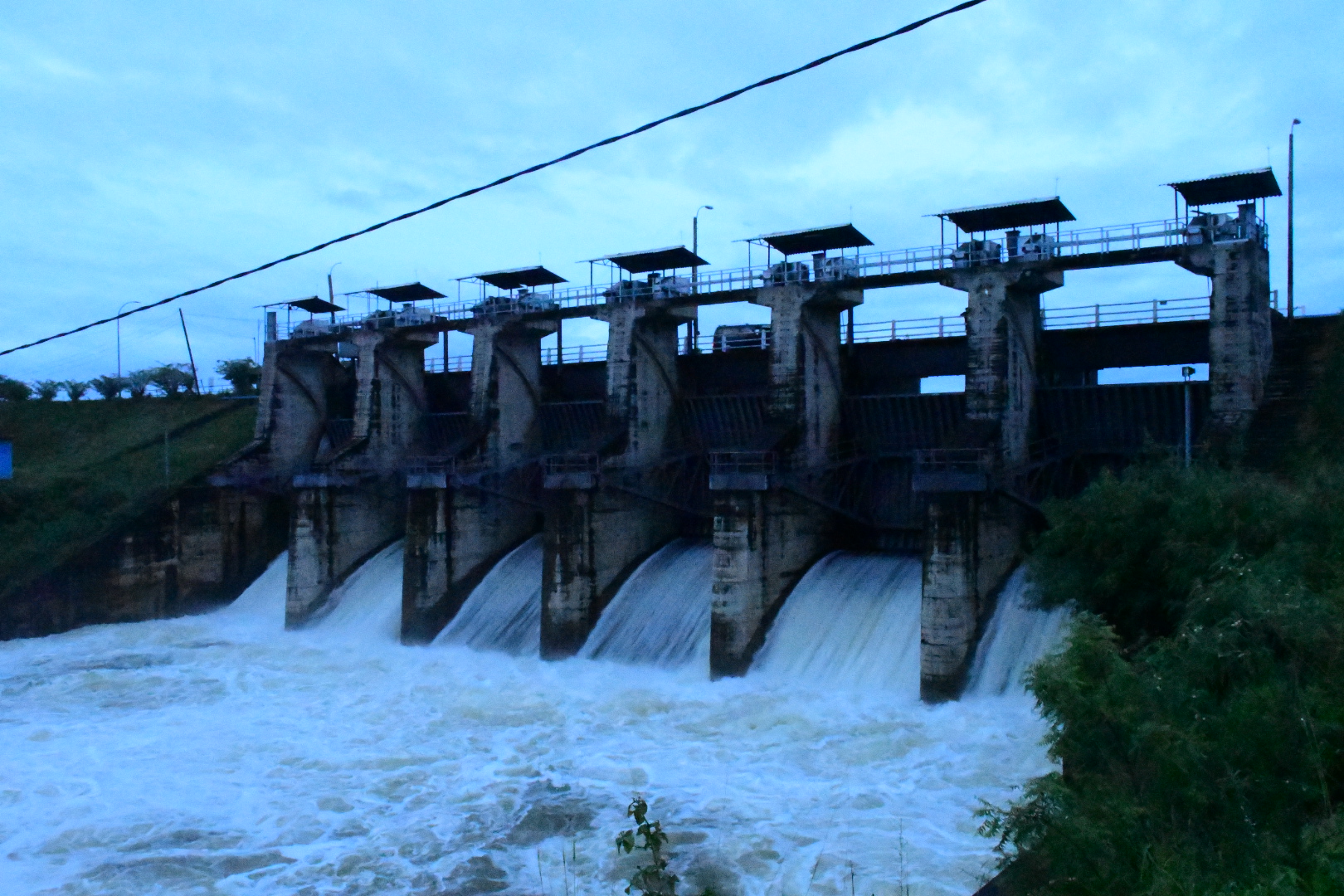 6 நீர்த்தேக்கங்களின் வான்கதவுகள் திறப்பு