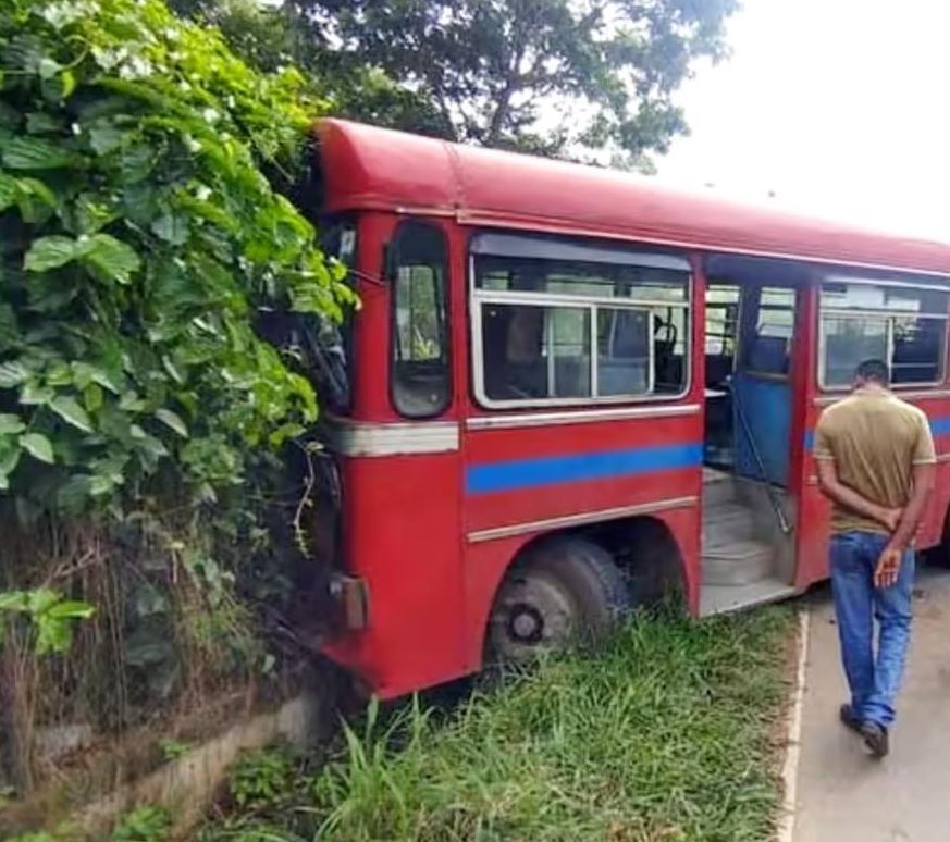 பதுளையில் இ.போ.ச பஸ் விபத்து : ஐந்து பேர் காயம்