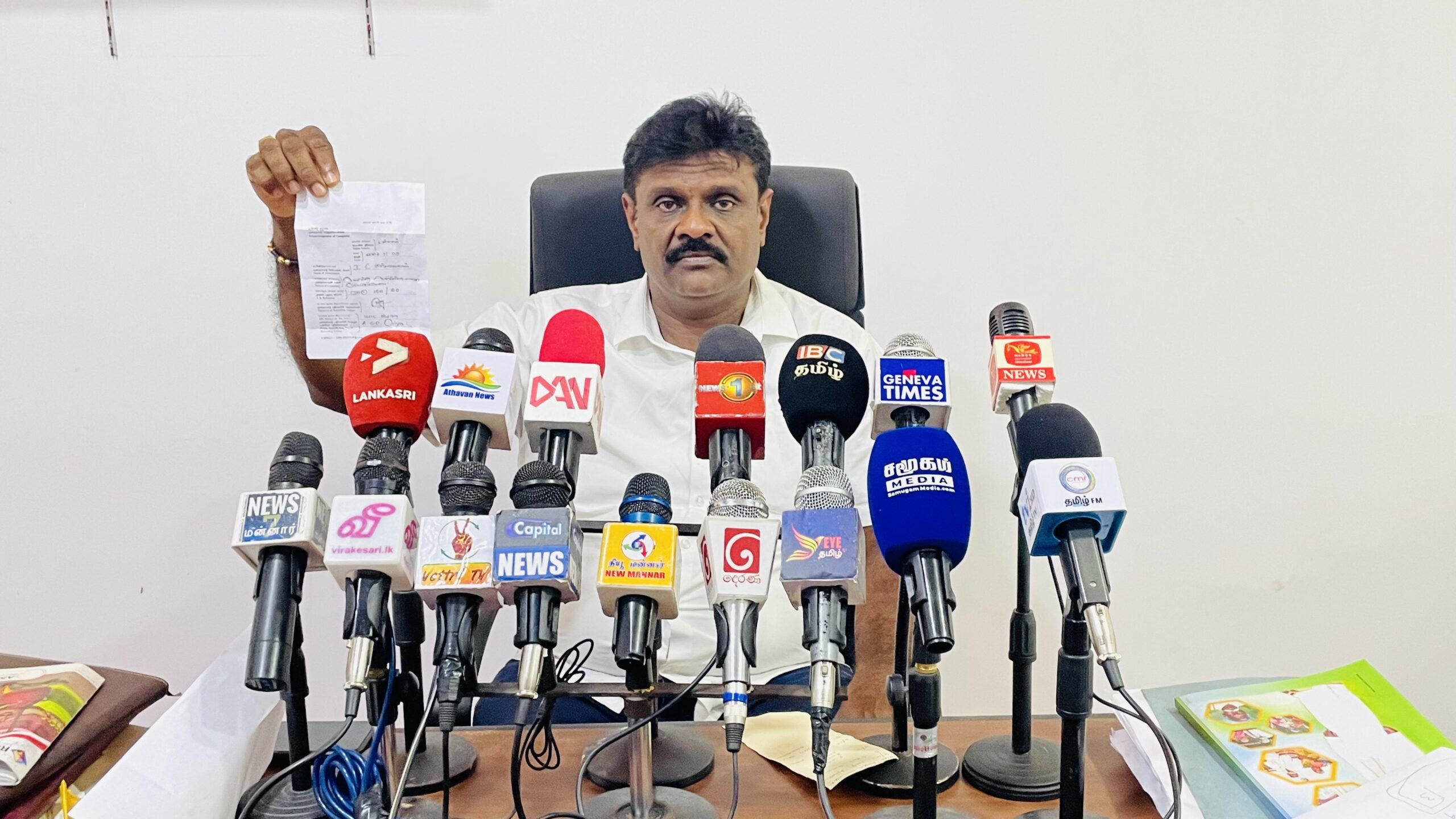 சுமந்திரனுக்கு  எதிராக சாள்ஸ் பொலிஸ் நிலையத்தில் முறைப்பாடு