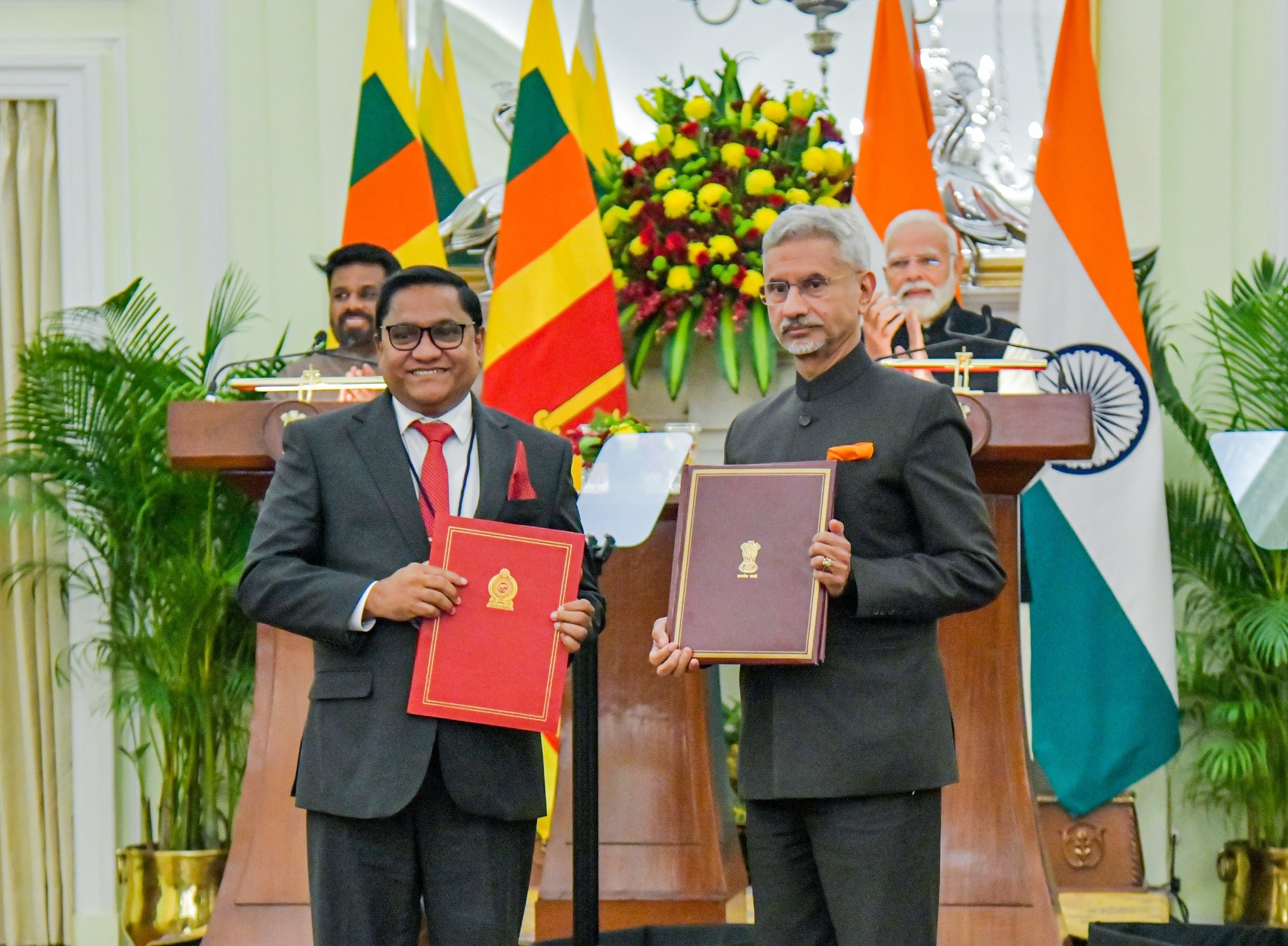 இலங்கைக்கு விஜயம் செய்யுமாறு இந்தியப் பிரதமருக்கு அழைப்பு