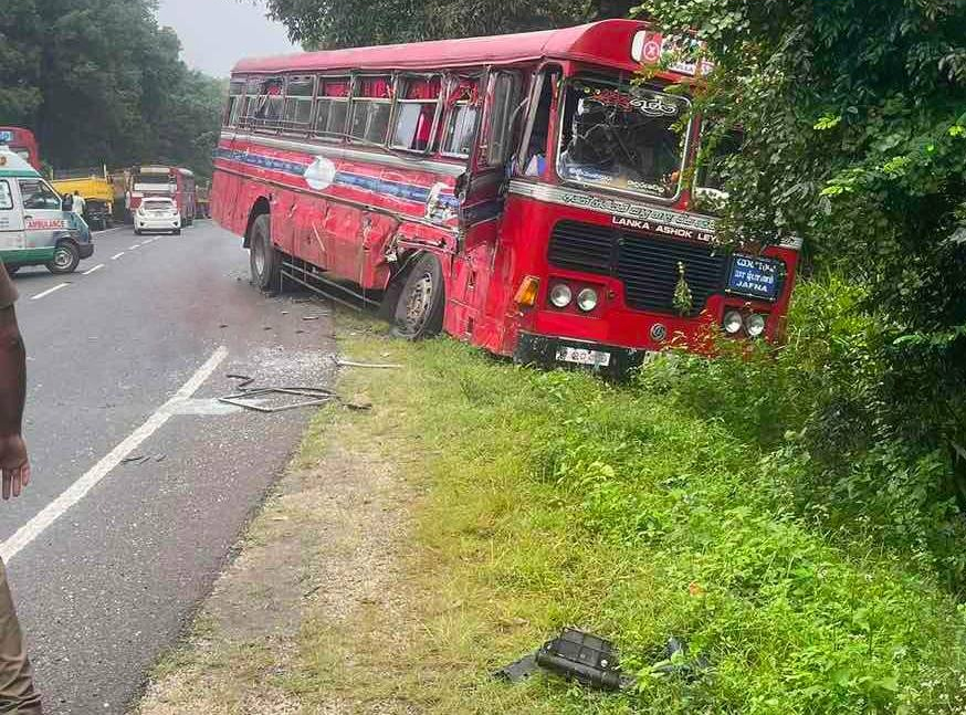 இரண்டு பேருந்துகள் நேருக்கு நேர் மோதி விபத்து