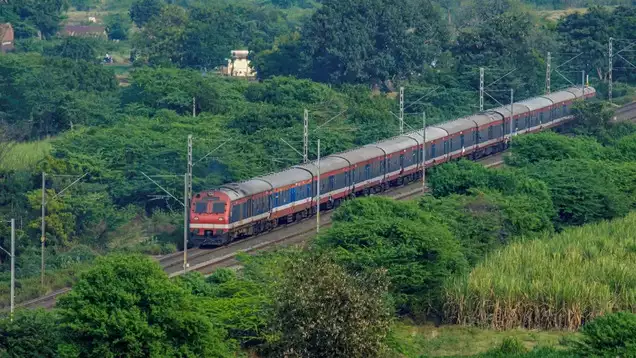 ரயில் தாமதங்களுக்கு எஞ்சின் பற்றாக்குறையே காரணம்